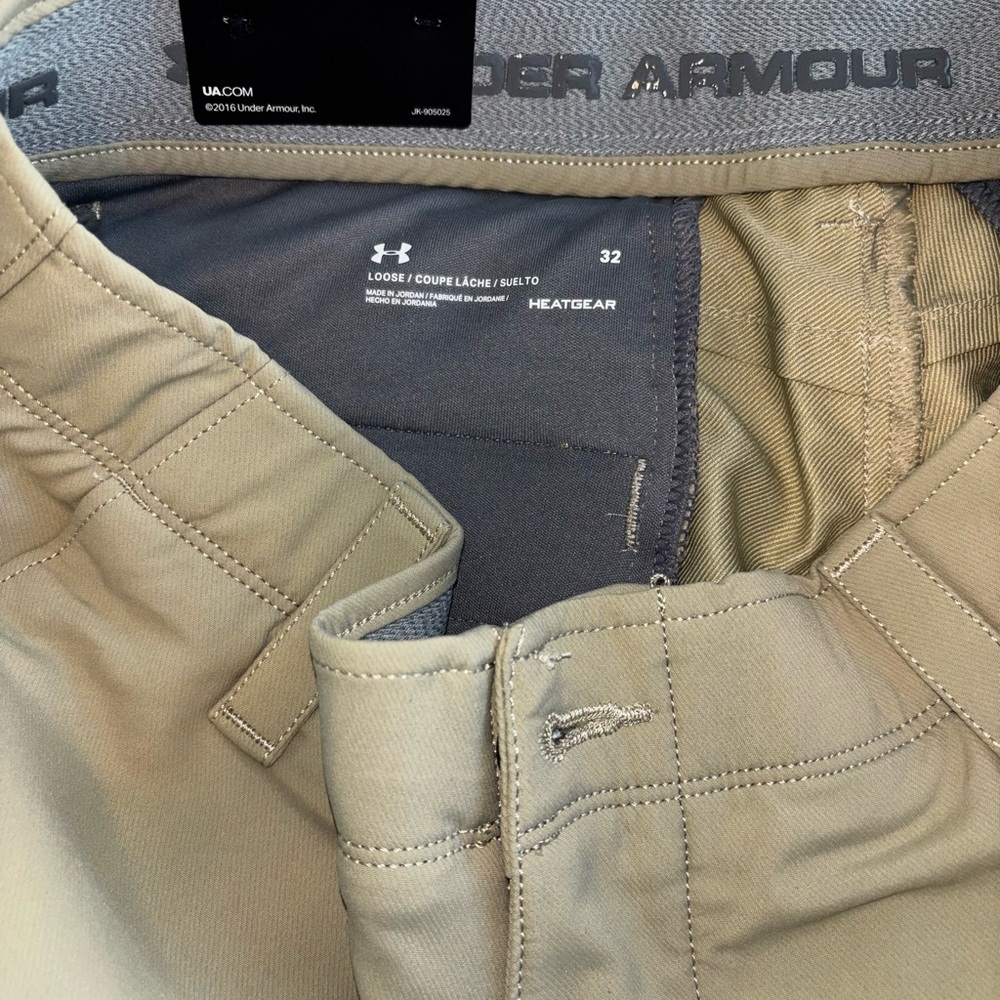 Under Armour Lot of 2 Men's Loose Fit Tech Golf Shorts 1 Black & 1 Tan Size 32 - Picture 4 of 11